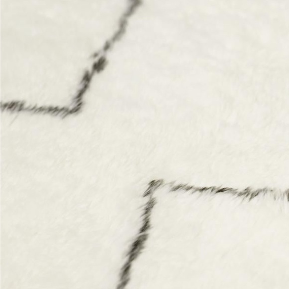 Ruggable Moroccan Zigzag Plush Black and white chevron plush 3x5 mat and cover - Picture 5 of 7